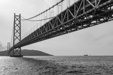 Siyah ve beyaz, Akashi Kaikyo asma köprü Kobe içinde