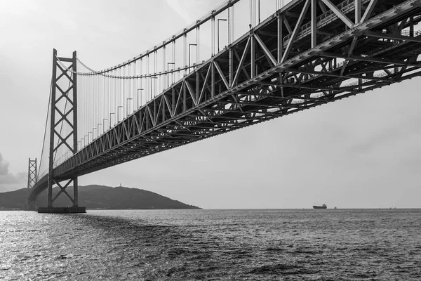 Siyah ve beyaz, Akashi Kaikyo asma köprü Kobe içinde