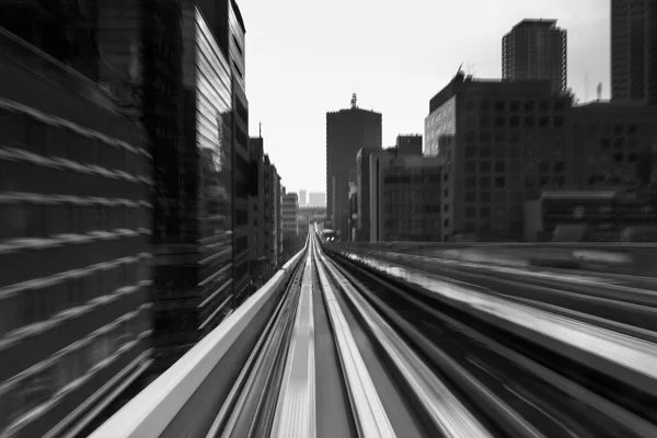 黑色和白色，抽象模糊运动火车 — 图库照片