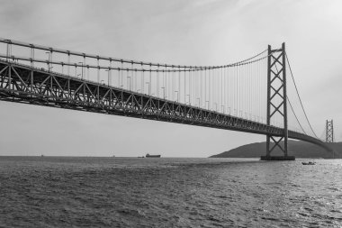 Akashi Kaikyo Köprüsü arka planda Kobe sahil manzarası, Japonya 