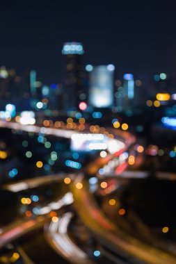Gece bulanık bokeh ışık otoyol deyimleri