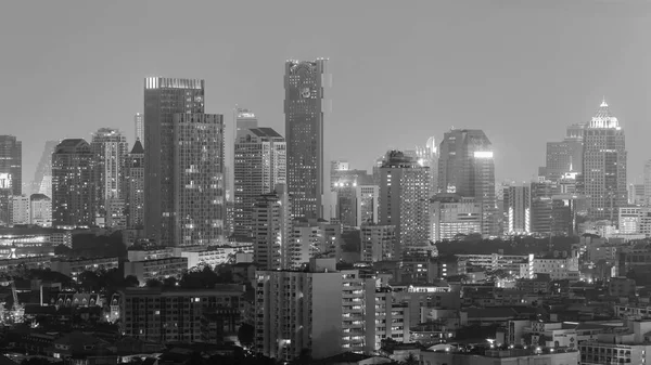 城市商业建筑夜景 — 图库照片