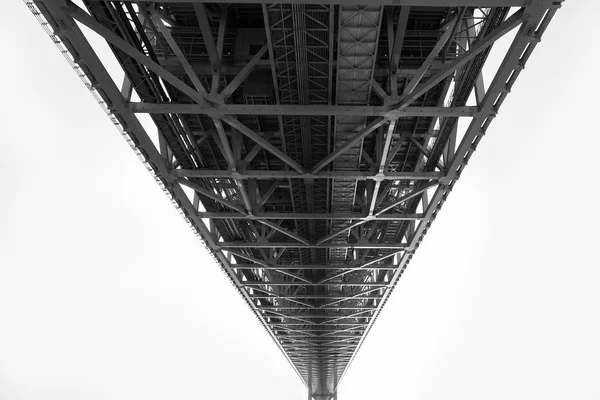 Sob construção de ponte de aço — Fotografia de Stock