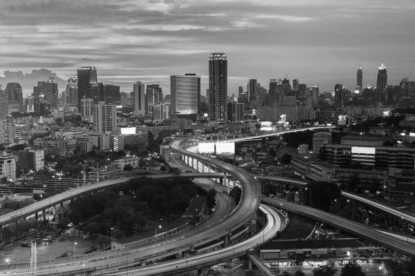 Bianco e nero, Bangkok città centro e incrocio autostradale — Foto Stock