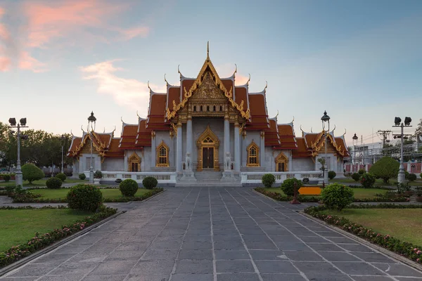 Mramorový chrám Bangkoku zvané Wat Benchamabophit Thajsko — Stock fotografie