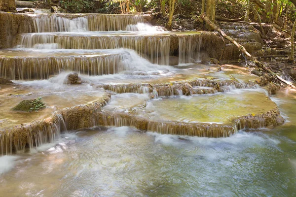 Cachoeira de múltiplas camadas naturais — Fotografia de Stock