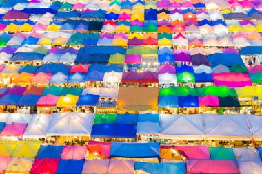 Gece Pazar birden fazla renk çatı üst