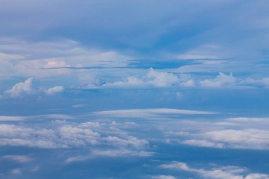 Mavi Gökyüzü ve Bulutlar