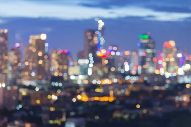 Bulanık bokeh ışıklar şehir ofis binası