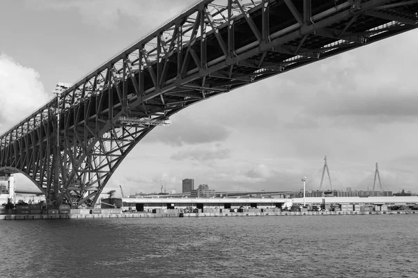 Minato-bron i Osaka havet port skyline, Japan — Stockfoto