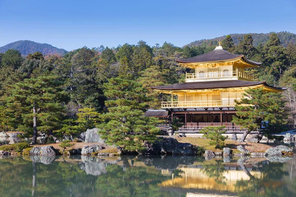 Gouden Paviljoen, Miromachi Zen tempel met reflectie — Stockfoto