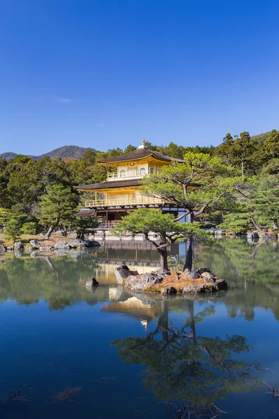 Αλλιώς Kinkaku-ji ονομάζεται χρυσό περίπτερο είναι ένα ναό Ζεν βουδιστής — Φωτογραφία Αρχείου