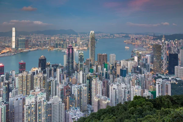 Victoria Körfezi üzerinden Hong Kong cityscape havadan görünümü — Stok fotoğraf