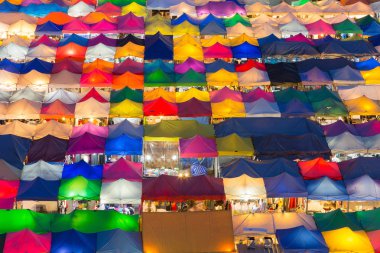 Gök olayları görüntülemek birden çok renk gece pazarı