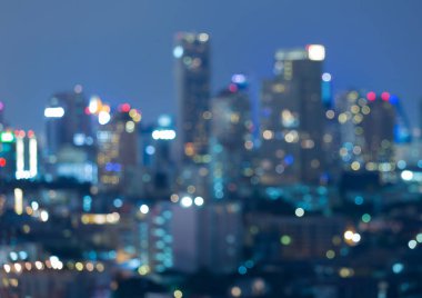 Gece şehir ofis binası bulanıklık ışık