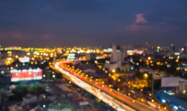 Gece bulanıklık ışık şehir yol kavşağı şehir alacakaranlık manzarası ile