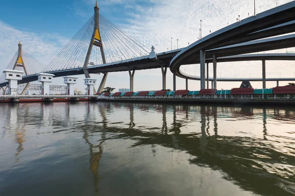 Twin suspension Rama bridge over white watergate river front — Stock Photo, Image