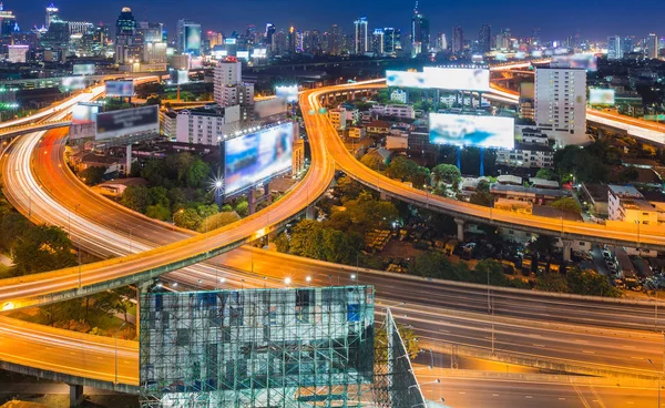 Natt Flygfoto över staden highway passera — Stockfoto
