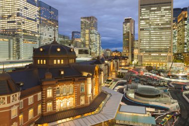Tokyo merkez tren istasyonu şehir merkezinde
