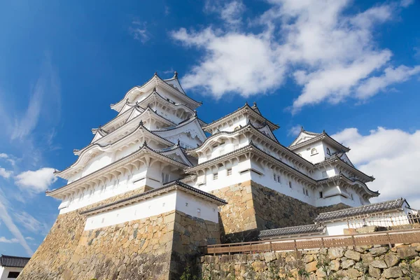 Himeji castello contro il cielo blu sfondo — Foto Stock
