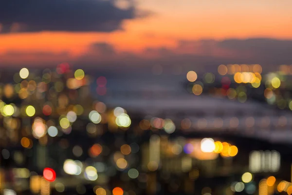 Αφηρημένη θολή bokeh φως Οσάκα πόλη στο κέντρο της πόλης με το ηλιοβασίλεμα του ουρανού — Φωτογραφία Αρχείου