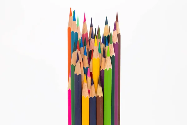 Crayons en bois multicolores sur fond blanc — Photo