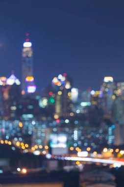 Gece şehir ofis Kulesi bokeh ışık bulanık