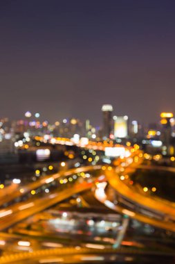 Bulanık bokeh ışık şehir iş şehir merkezine otoyol kavşağı