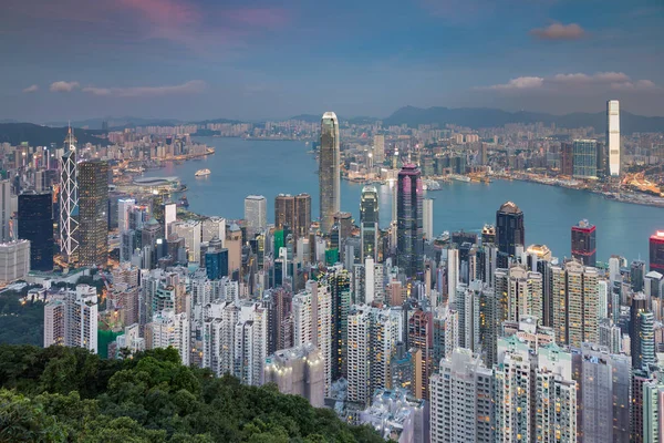 Hong Kong şehir havadan görünümden zirve — Stok fotoğraf
