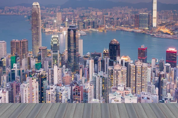 Гонконг місто центральному діловому центрі міста пташиного польоту в сутінки — стокове фото