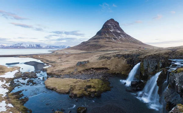 Kirkjufell volkan dağ şelale