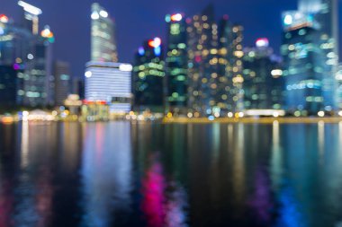 Şehir şehir merkezinde bokeh ışıklar Singapur ofis binası bulanık 