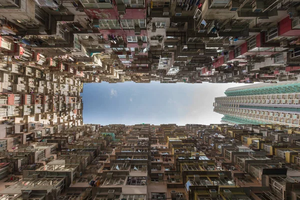 Hong Kong apartamento residência a partir de vista inferior — Fotografia de Stock