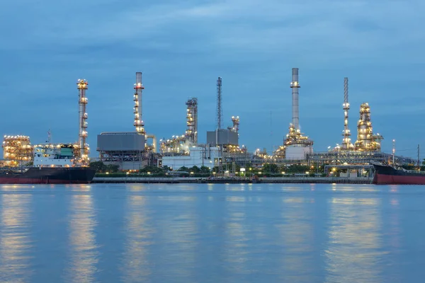 Oil refinery river front — Stock Photo, Image
