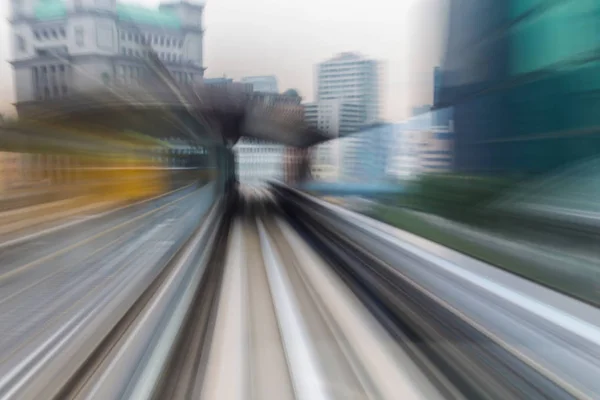 Rijdende motion blur trein tunnel te betreden — Stockfoto