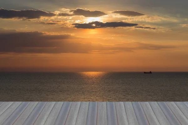 Sonnenuntergang über der Skyline der Küste, Hintergrund der natürlichen Landschaft — Stockfoto