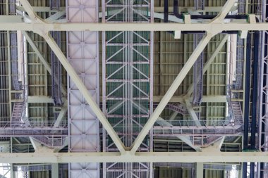 Çelik Köprü inşaat arka plan altında