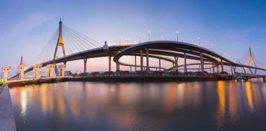 Panorama Çift Kişilik asma köprü gece ön ışık Nehri 