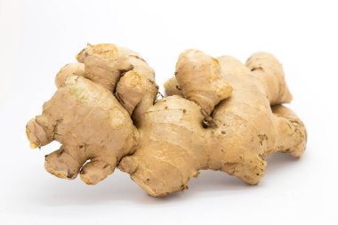 Beslenme beyaz üzerine taze zencefil ot 