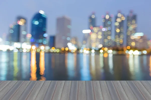 City office building blurred bokeh light at twilight water front, abstract background — Stock Photo, Image