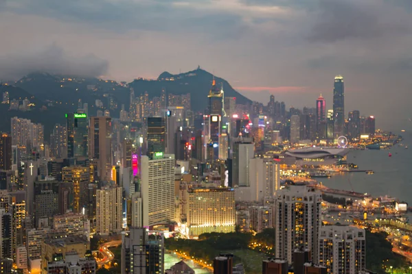 Havadan görünümü bokeh Hong Kong iş şehir merkezinde bulanık — Stok fotoğraf