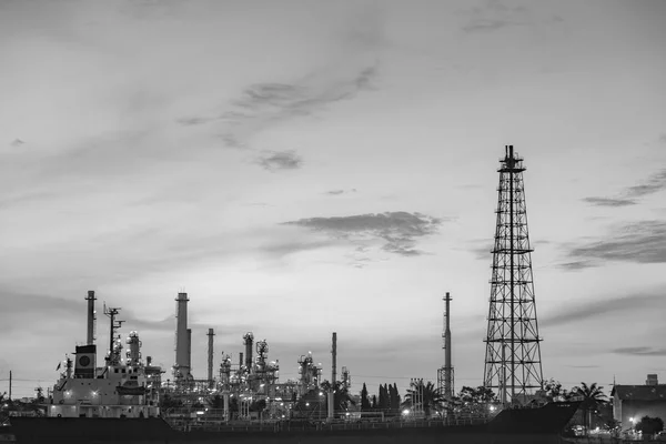 Fábrica de petróleo fabricação pesada fundo industrial — Fotografia de Stock