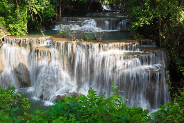 Belle cascade tropicale multicouche — Photo