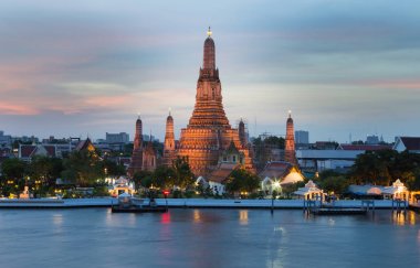 Alacakaranlık Arun tapınak su ön