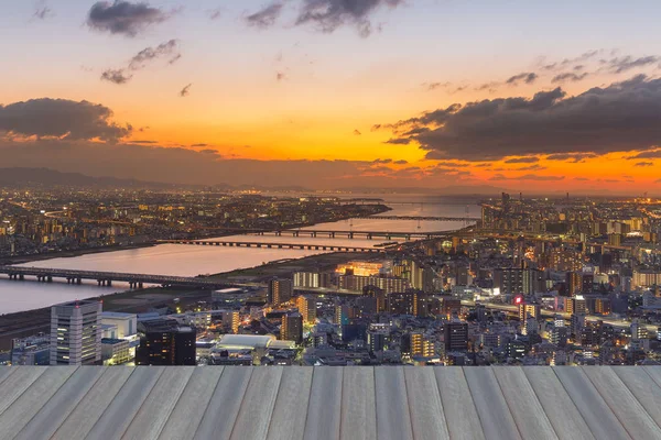 ダウンタウンでの日没のスカイラインの背景、日本の空撮大阪市 — ストック写真