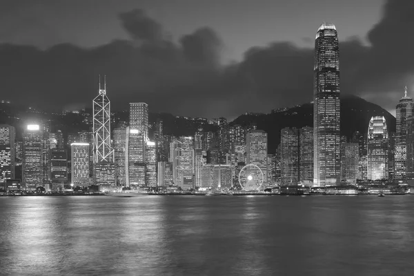 Χονγκ Κονγκ πόλη επιχείρηση στο κέντρο της πόλης μπροστά στη θάλασσα — Φωτογραφία Αρχείου