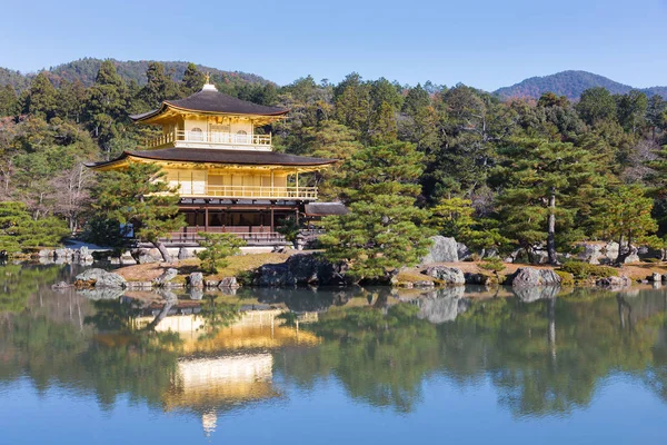 Kinkaku-ji tempel genaamd gouden paviljoen — Stockfoto