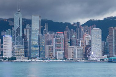 Hong Kong şehir merkezinde Victoria Bay, cityscape arka plan üzerinde merkezi iş