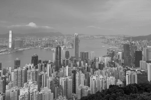 Vista aérea Empresa de construção de escritórios da cidade de Hong Kong no centro da cidade sobre Victoria Bay — Fotografia de Stock