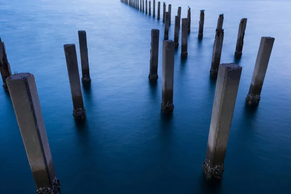 Seacoast abandonner le port maritime sur la mer réclamation — Photo